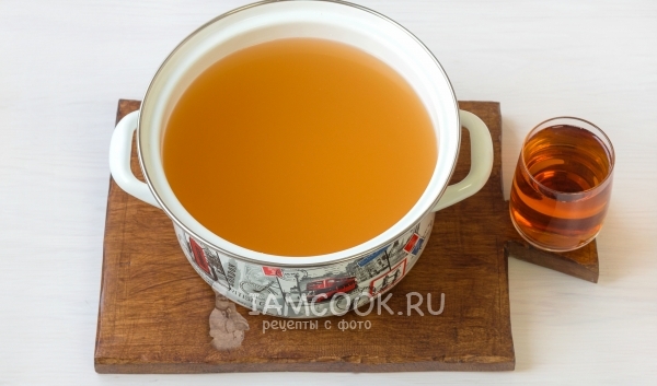 Влить яблочный сок