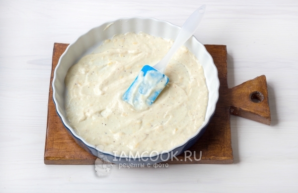 Выложить соус в форму