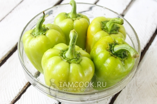 Помыть перцы