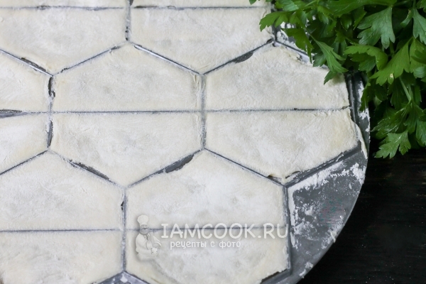 Закрыть начинку тестом