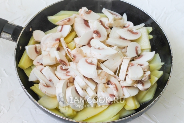 Положить грибы