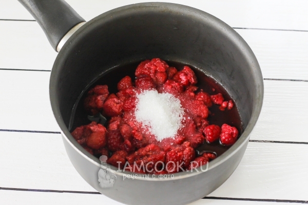 Всыпать к малине сахар