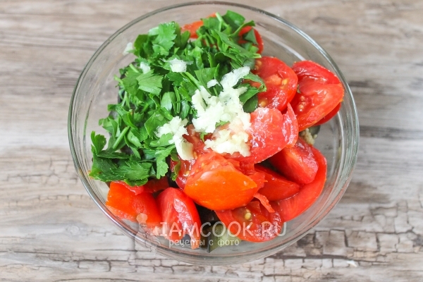 Соединить ингредиенты для салата