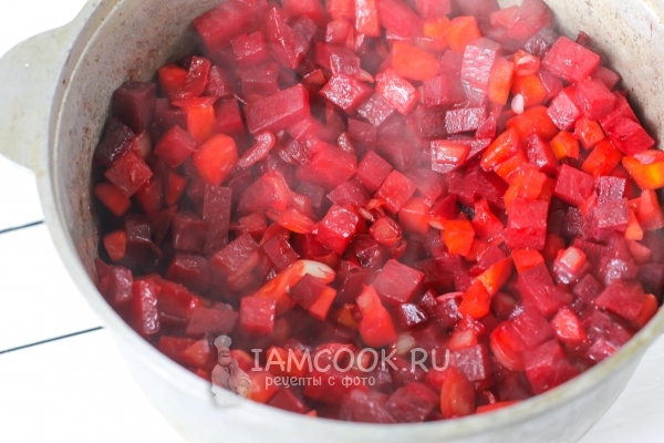 Обжарить овощи