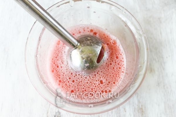 Измельчить арбуз блендером