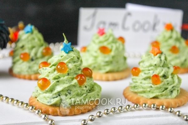 Рецепт крекеров с красной икрой «Ёлочки»