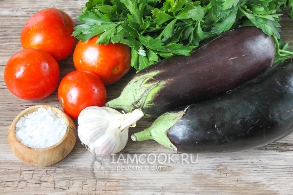 Ингредиенты для салата из баклажанов с помидорами и чесноком