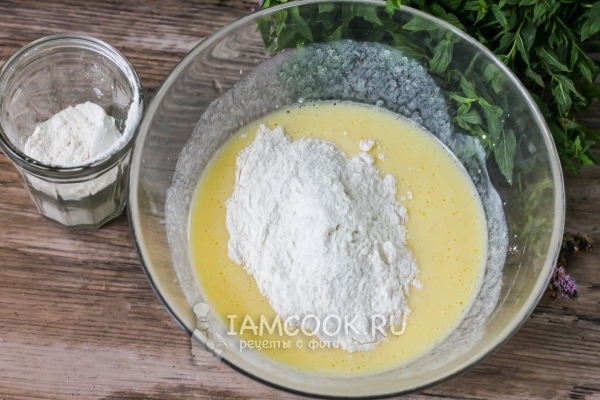 Всыпать соду и муку