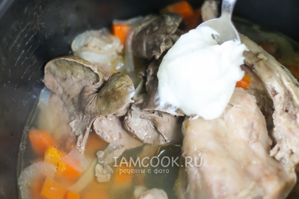 Положить майонез