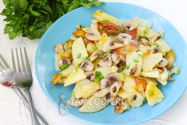 Фото жареных грибов с картошкой на сковороде