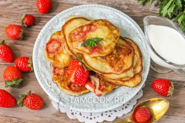 Фото оладий с клубникой на кефире