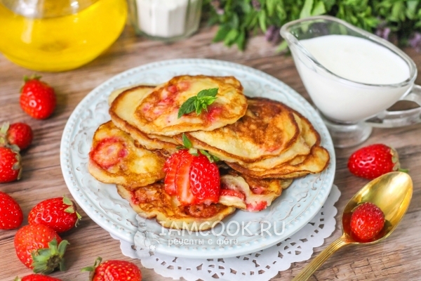 Рецепт оладий с клубникой на кефире