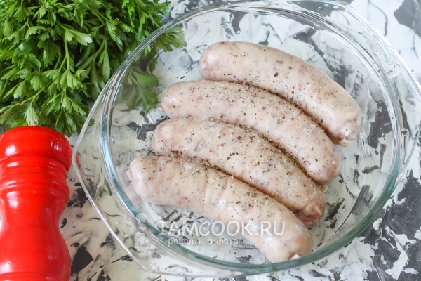 Посыпать солью и перцем