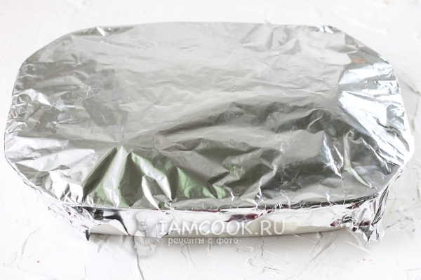 Покрыли фольгой блюдо