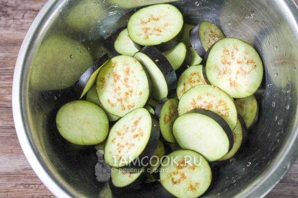 Порезать баклажаны