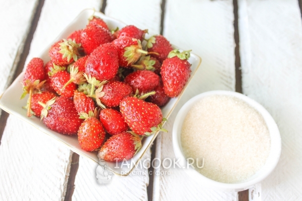 Ингредиенты для клубники в собственном соку на зиму