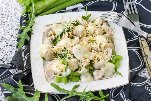 Фото салата с рукколой и куриной грудкой