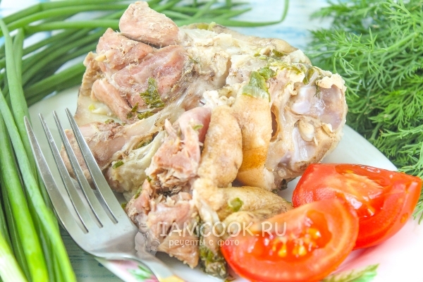 Фото вареной рульки в пряных травах