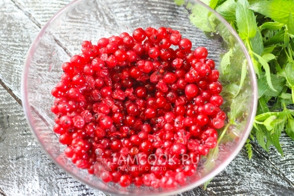 Помыть смородину