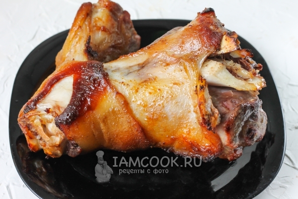 Рецепт свиной рульки, запеченной в духовке в рукаве