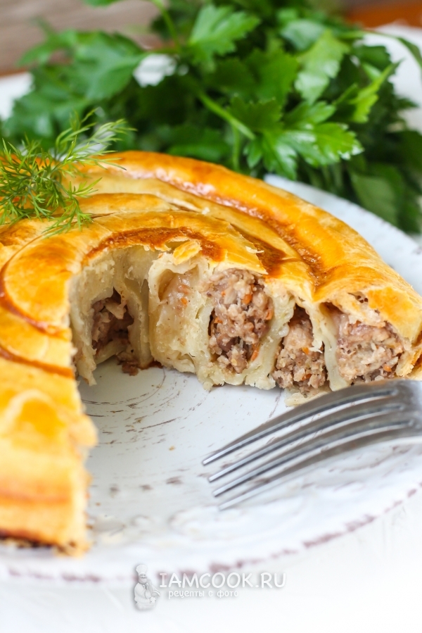 Рецепт слоеного пирога «Улитка» с фаршем