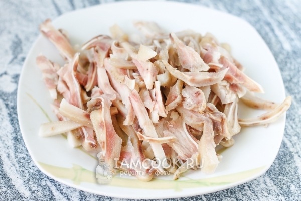 Порезать уши на кусочки