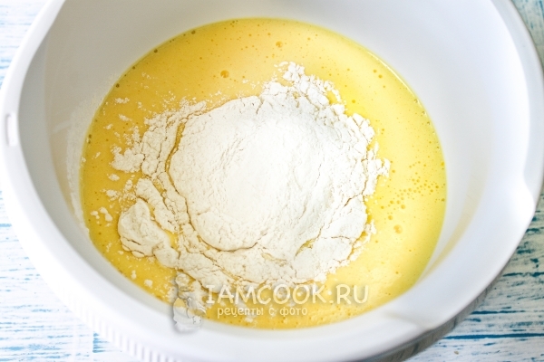 Всыпать муку