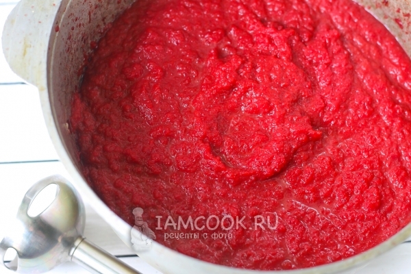 Пюрировать овощи блендером