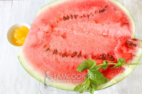 Ингредиенты для арбузного фреша в блендере