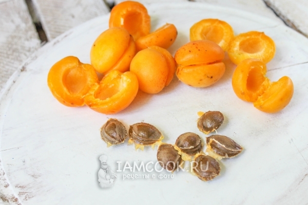 Извлекли косточки из абрикосов