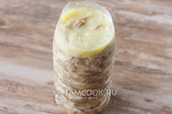 Отрезать верх бутылки