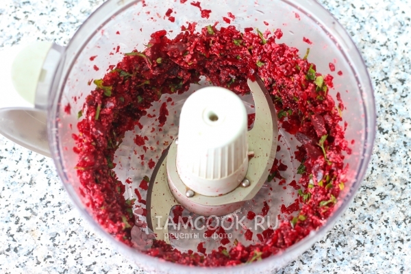 Измельчить продукты в блендере