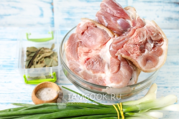 Ингредиенты для вареной рульки в пряных травах