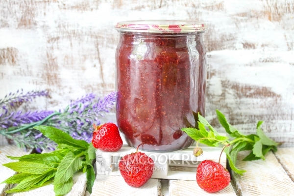 Рецепт конфитюра из клубники на зиму