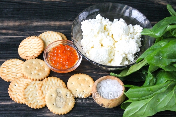 Ингредиенты для крекеров с красной икрой «Ёлочки»