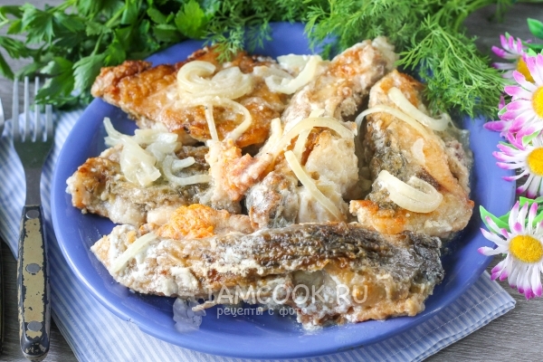 Рецепт тушеной рыбы в сметане