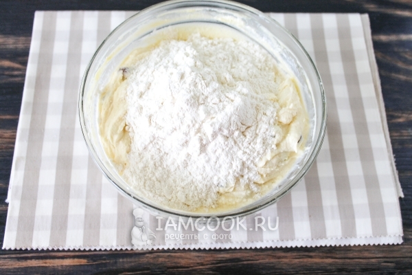 Всыпать муку