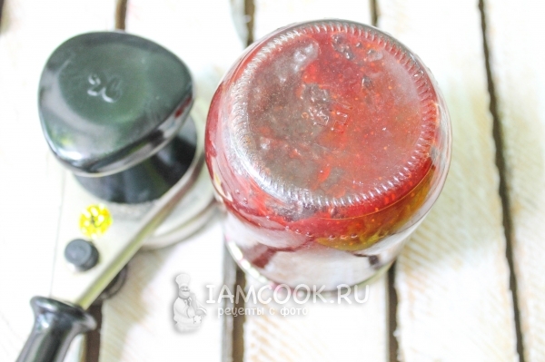 Закатали банку с конфитюром