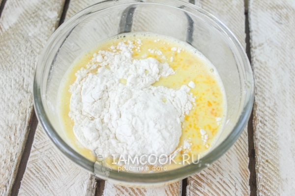 Всыпать муку