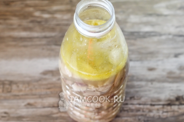 Влить в бутылку бульон