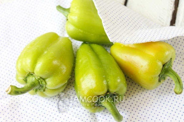 Вытереть перцы полотенцем