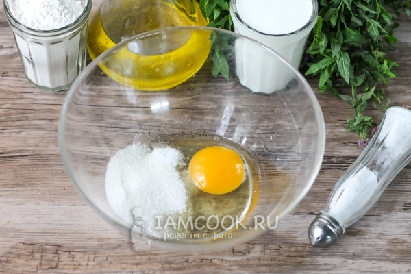 Соединить сахар с яйцом