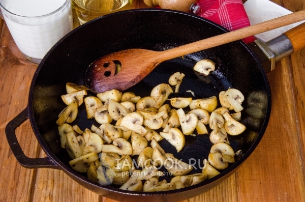 Обжарить грибы