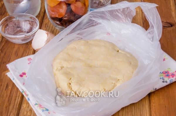 Положить тесто в пакет