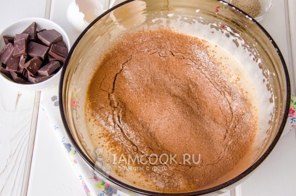 Добавили муку с какао