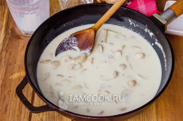 Проварить грибной соус