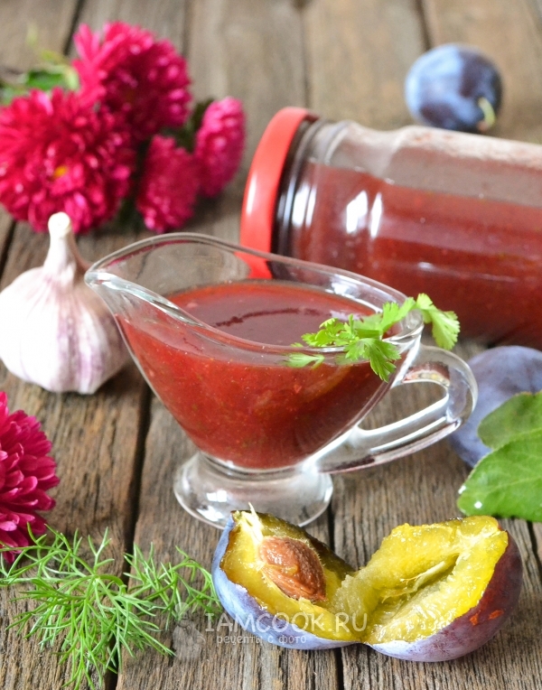 Фото домашнего кетчупа из слив