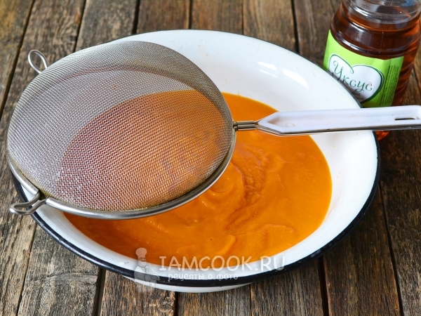 Протереть овощи через сито