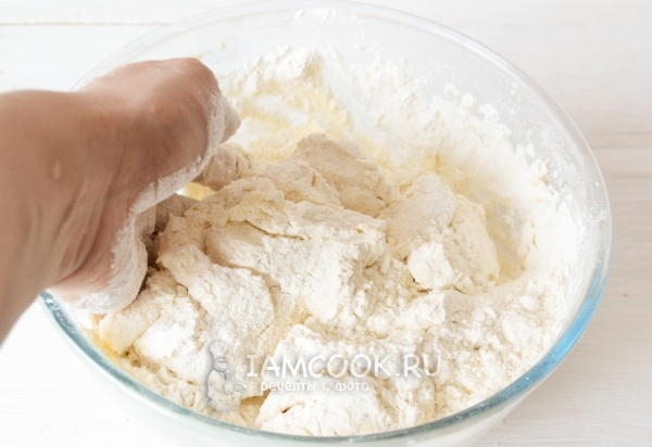 Начать замес теста рукой