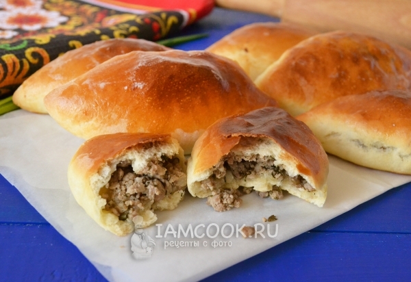 Фото печёных пирожков с мясом в духовке